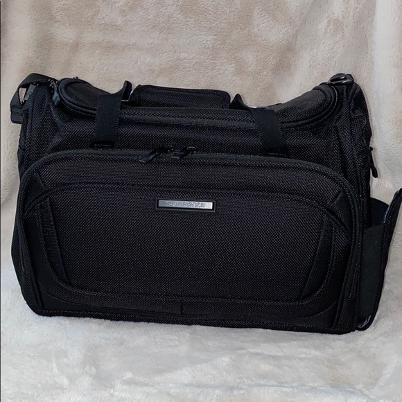 samsonite carry on size